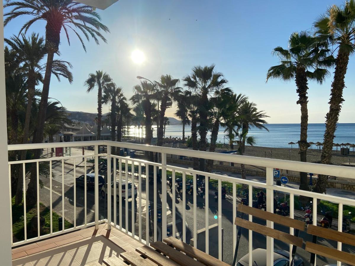 Malagueta Beach Front Mediterranean Apartment Малага Экстерьер фото