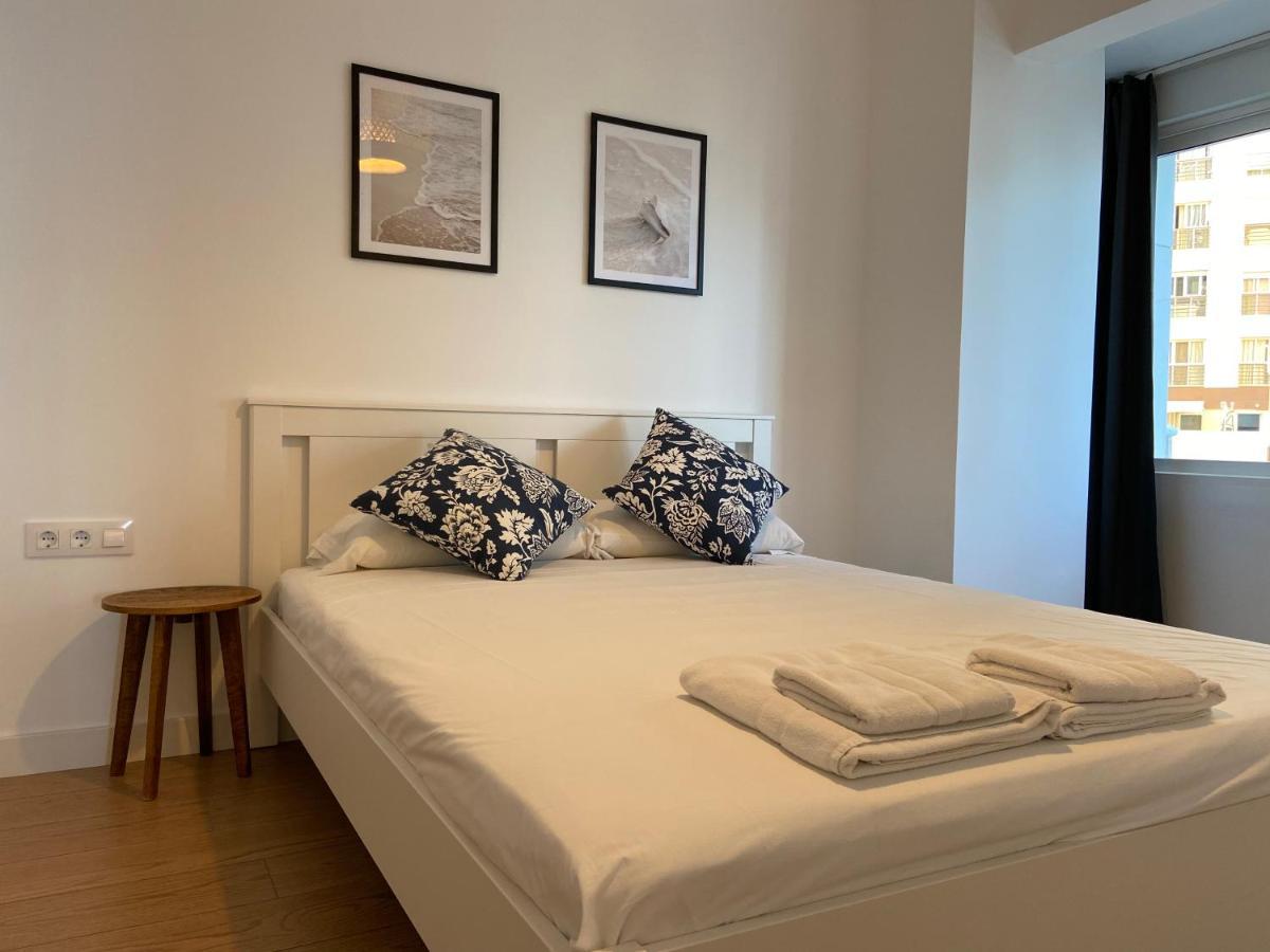 Malagueta Beach Front Mediterranean Apartment Малага Экстерьер фото