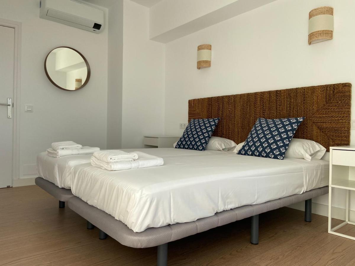 Malagueta Beach Front Mediterranean Apartment Малага Экстерьер фото